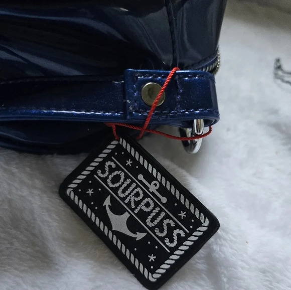 Sourpuss Ship Shape Purse (Retired), Round Glitter Vinyl Crossbody w/Bow, EUC! - Picture 8 of 8